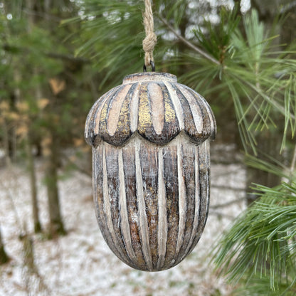 Ornement de gland en feuille d'or